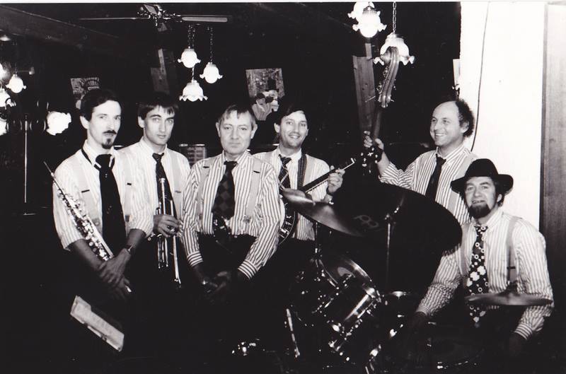 Photo en noir et blanc des musiciens de Jazz Tico en 1982