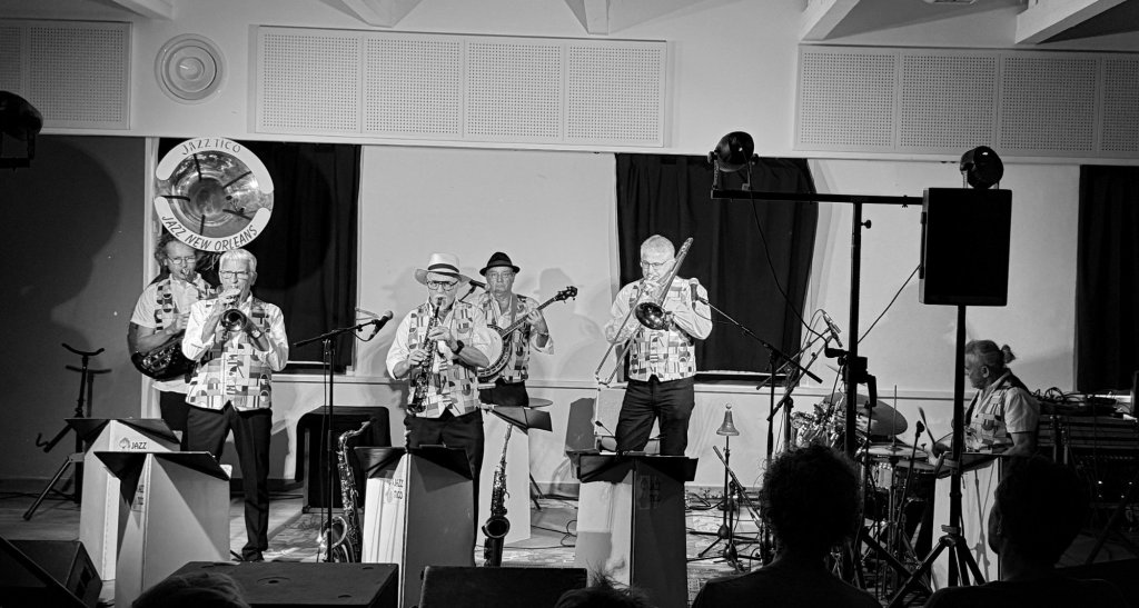 Album photo du concert de Jazz Tico à Saint-Jean-du-Doigt, août 2026